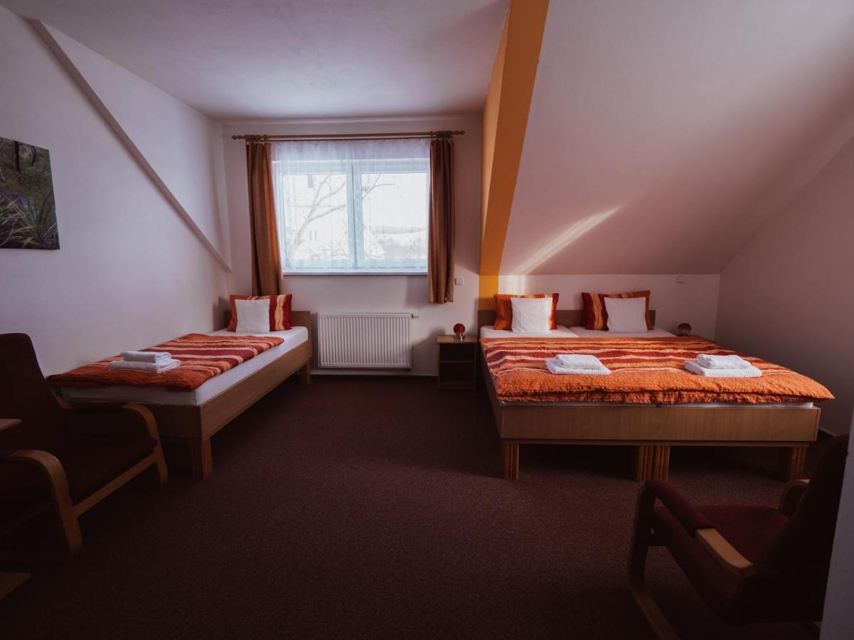 Relax Hotel Pelikan Hluboká nad Vltavou Екстериор снимка