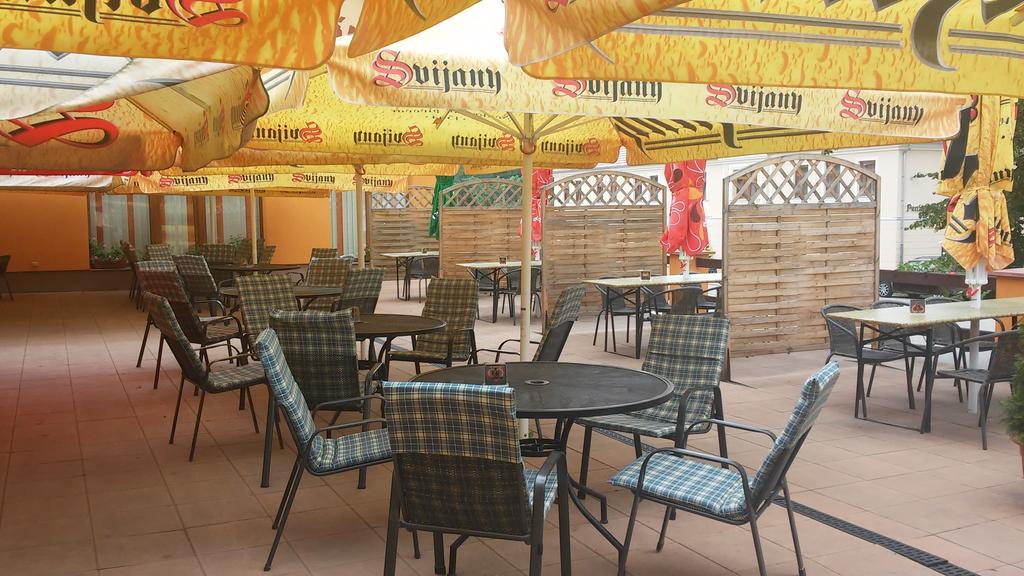 Relax Hotel Pelikan Hluboká nad Vltavou Екстериор снимка